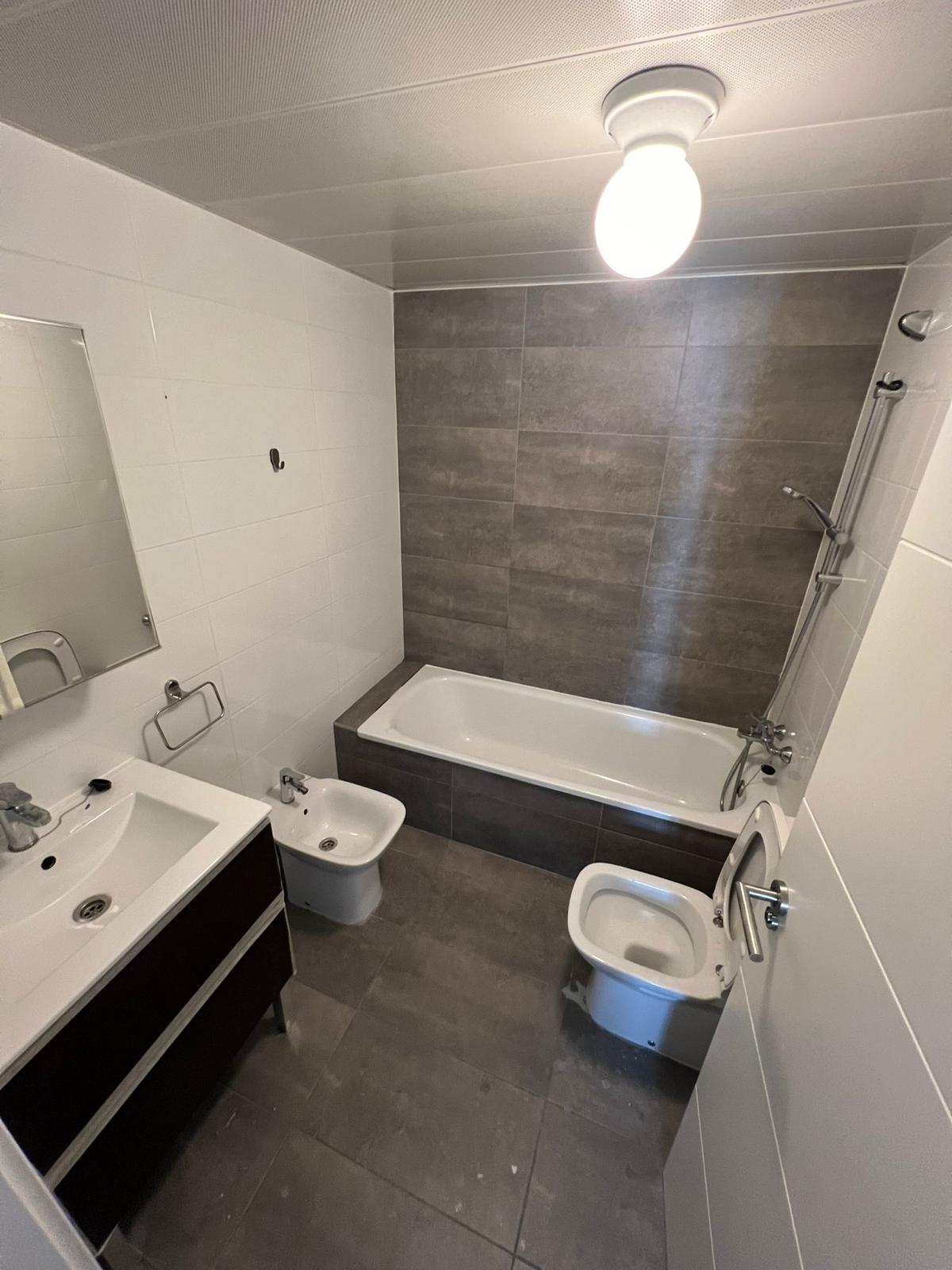 Mejores empresas para cambiar bañera por ducha en Carabanchel